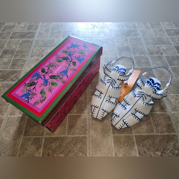 NWT FARM Rio Blue Palm Tree Embroidered Sandals Size 9.5 - Picture 2 of 5